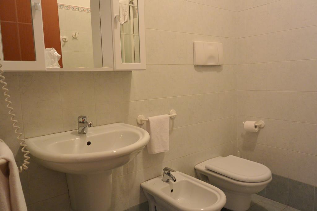 Hotel Ristorante Italia Certosa di Pavia Εξωτερικό φωτογραφία