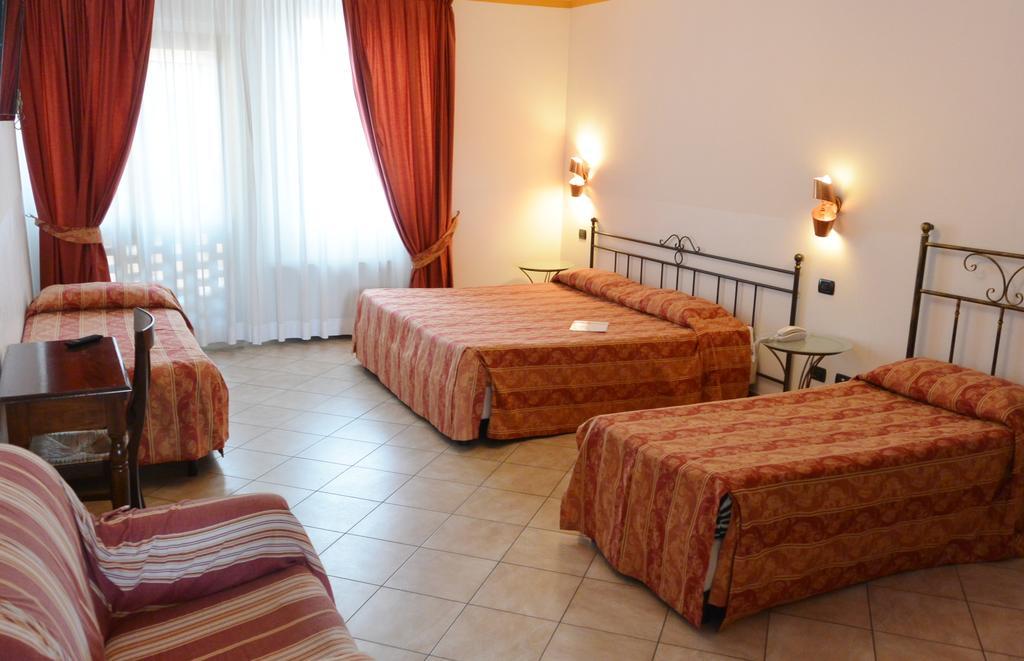 Hotel Ristorante Italia Certosa di Pavia Εξωτερικό φωτογραφία