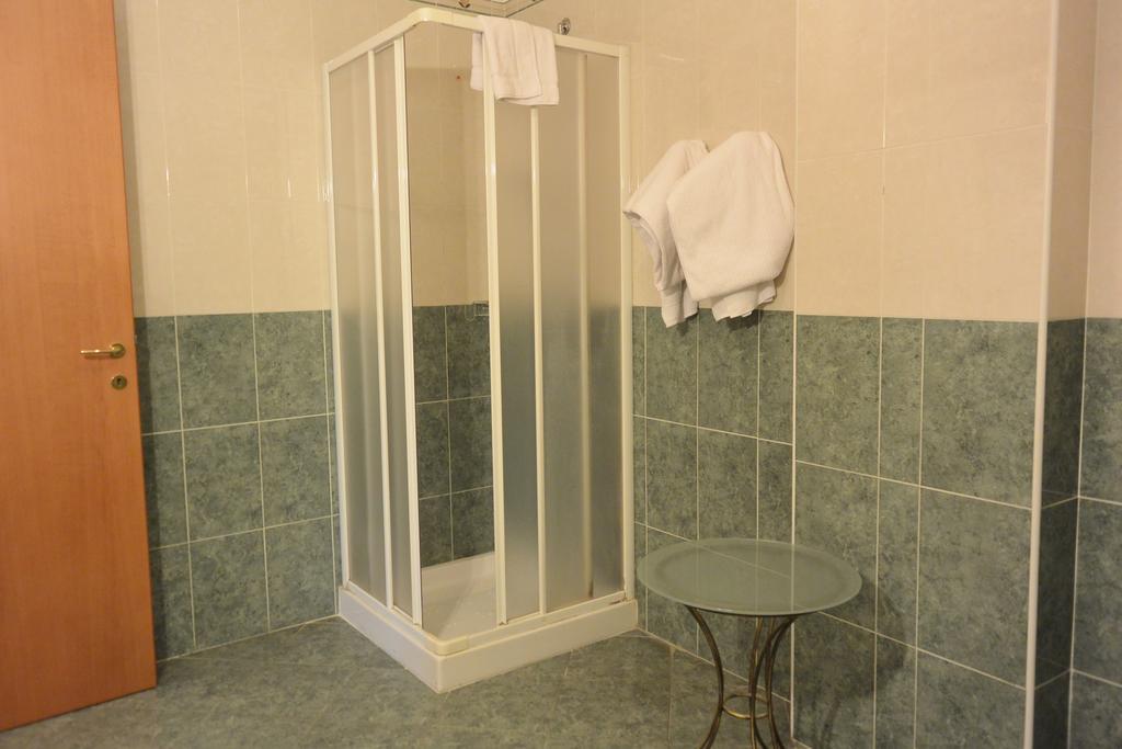 Hotel Ristorante Italia Certosa di Pavia Δωμάτιο φωτογραφία